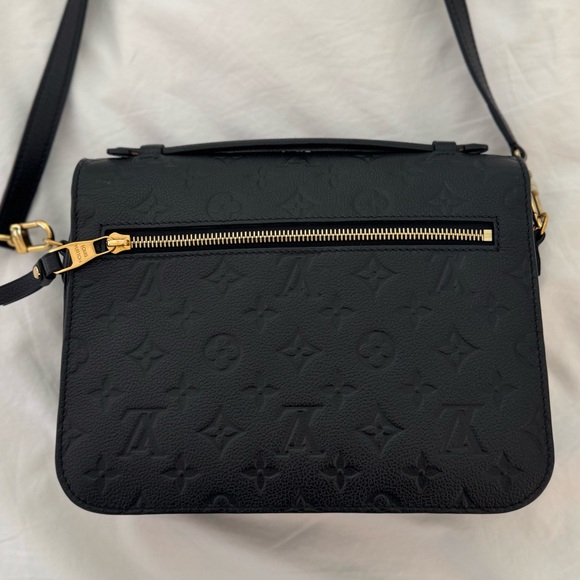 Louis Vuitton Pochette Métis Monogram Empreinte Black Leather. Used 1x! Pristine - Picture 8 of 16